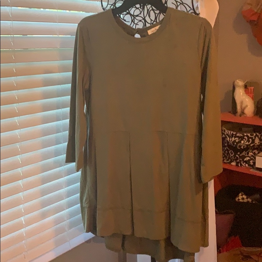 Basic hunter green quarter length top
